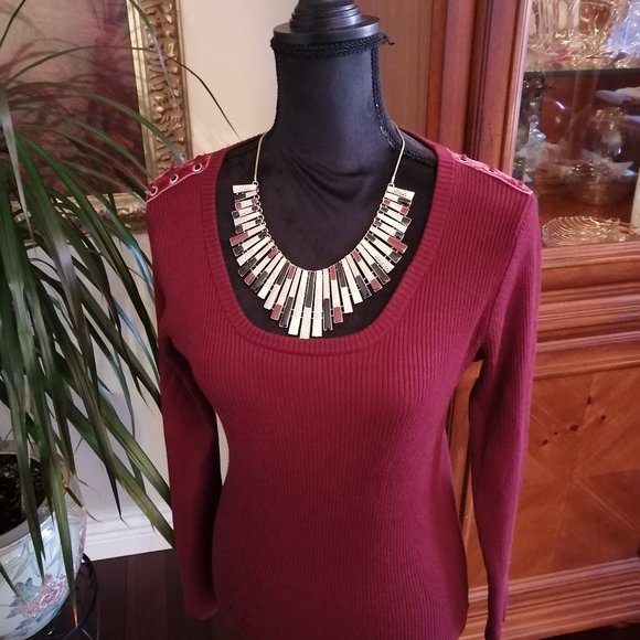 89th & Madison Burgendy Top With Shoulder Detail - Picture 5 of 8